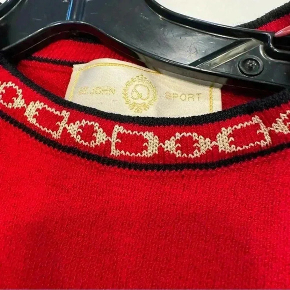 St John by Marie Gray women’s red knit top w/ gold detail around neck sz M - Picture 8 of 10